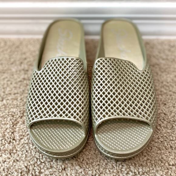 SKECHERS | Gold Plastic Waffle Design Platform Sandals | Womens Size 7 - Picture 2 of 4